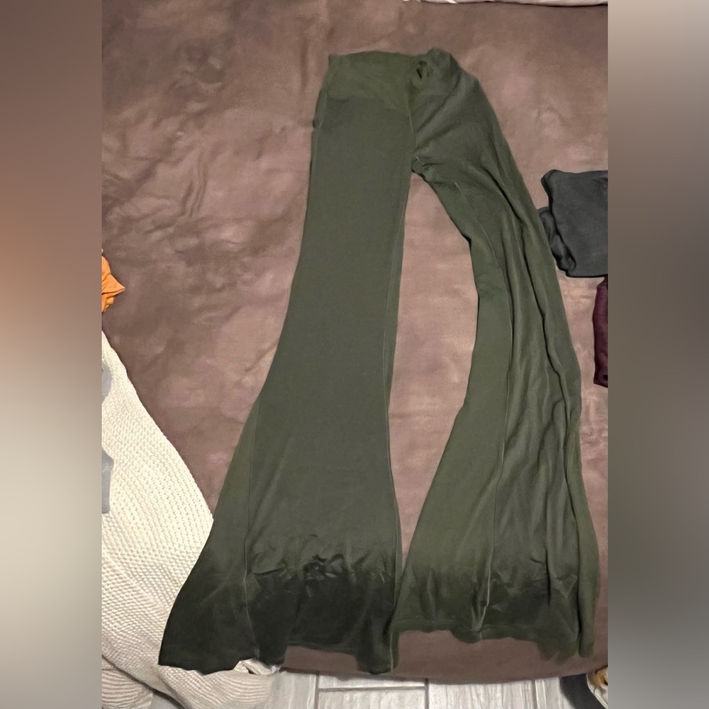 Aerie offline crossover flared leggings green